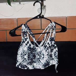 Victoria’s Secret Unlined Sports Bra Strappy Back